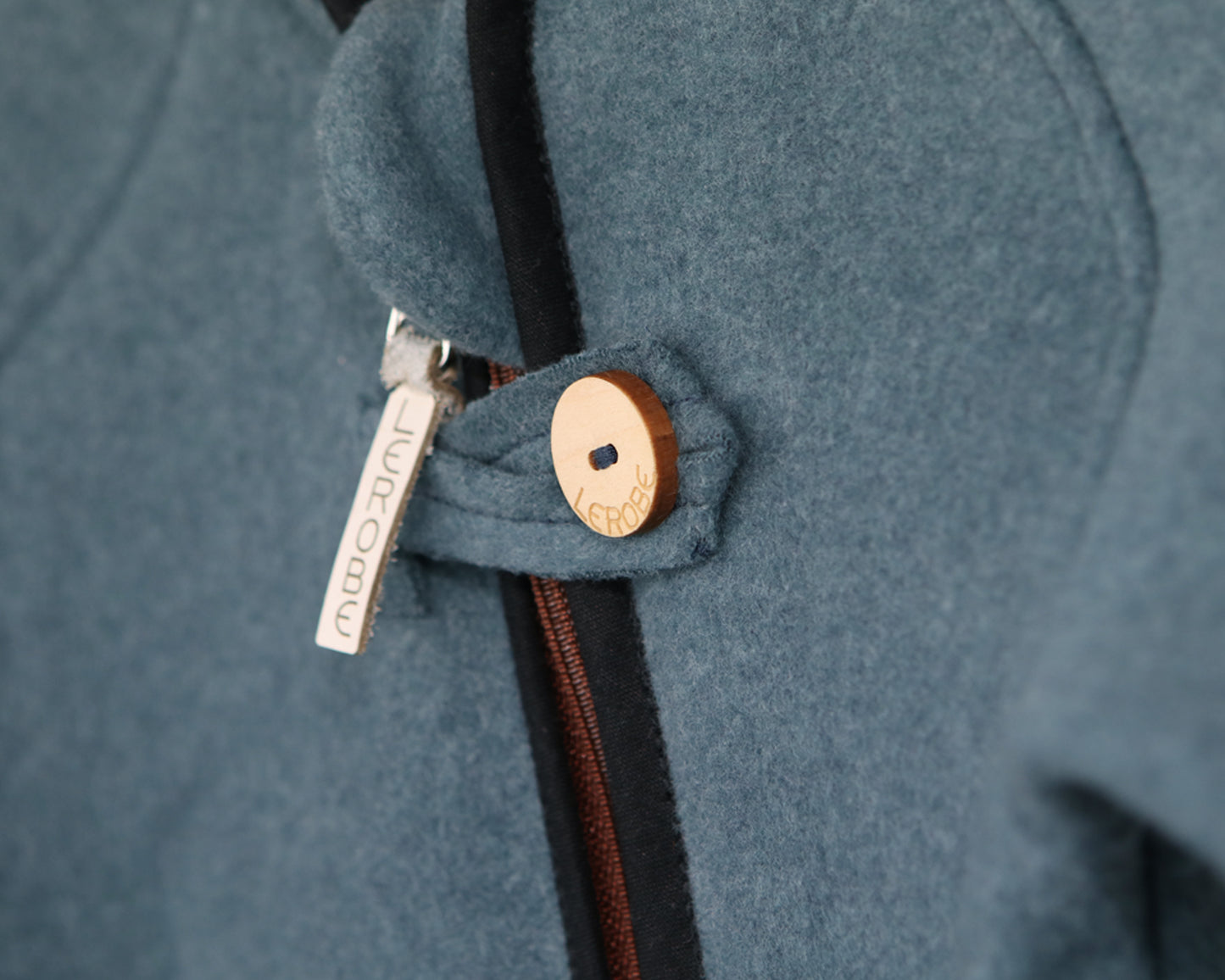 Jacke 'Mika' aus Bio-Baumwollfleece steinblau details