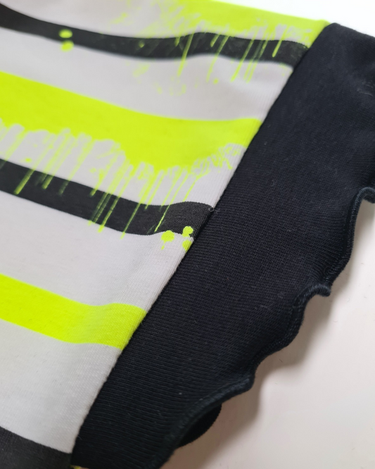 Oversize Kleinkinder-Shirt – Neon-Streetstyle, Flügelärmel