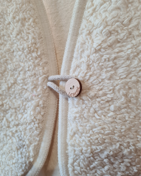 Kinder Teddyweste mit Knopfverschluss. Bio und naturbelassen