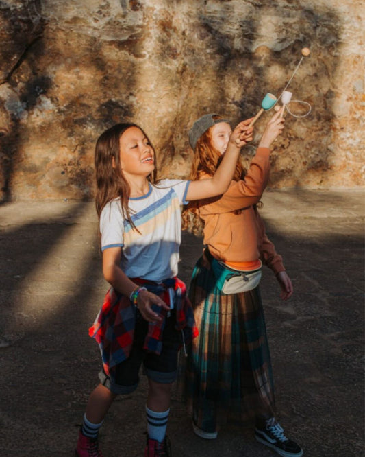 Becher und Ball aus Holz – Handgefertigtes Geschicklichkeitsspiel von me&mine