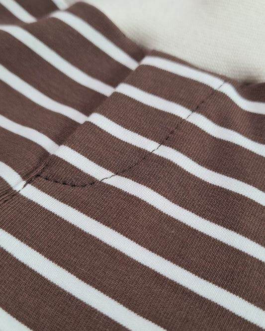 Babyhose aus Bio-Baumwolle – Streifenlook in Trendfarbe Braun (Gr. 56–68)