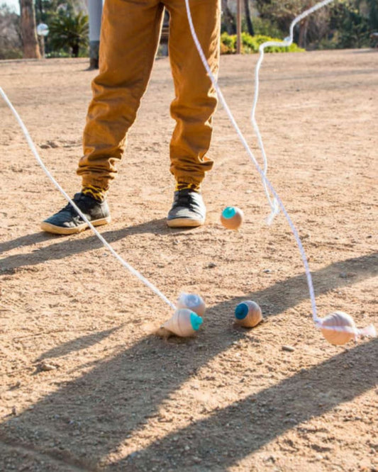 Holzkreisel aus Buchenholz – Spiel, Spaß und Geschick