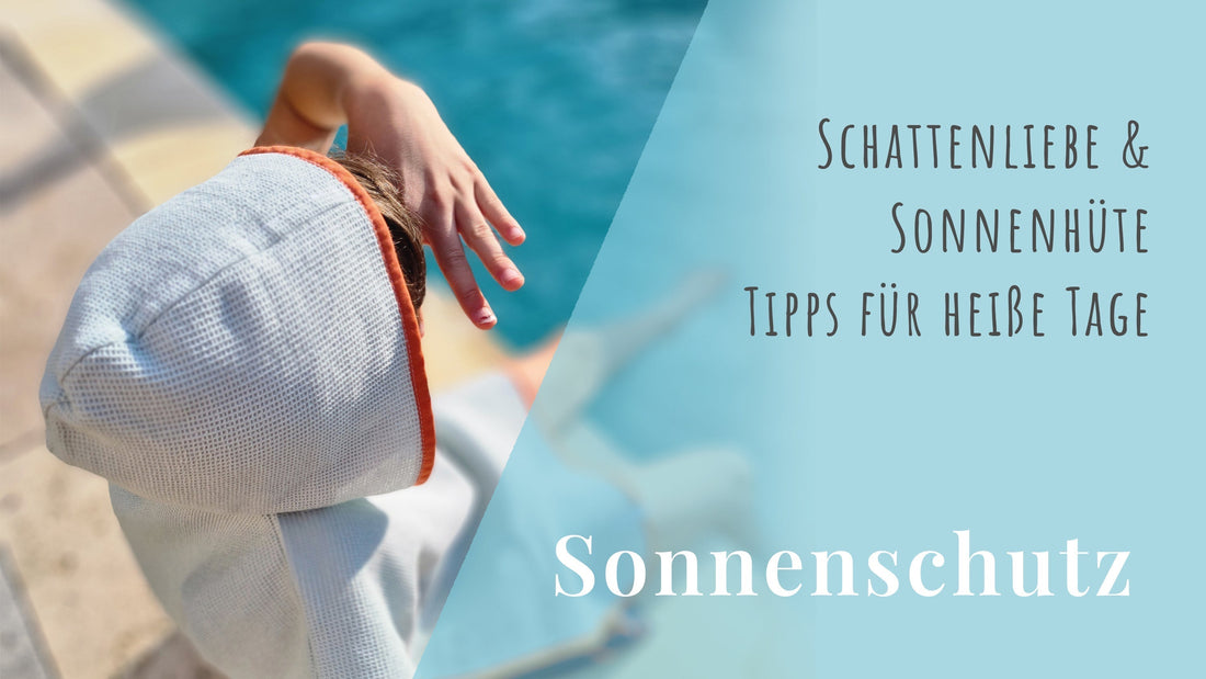 Schattenliebe und Sonnenhüte, Tipps für heiße tage zum Thema Sonnenschutz. Zu sehen: Ein Kind das einen badeponcho mit kapuze trägt und in die ferne schaut, während es die Füße in den pool hängt
