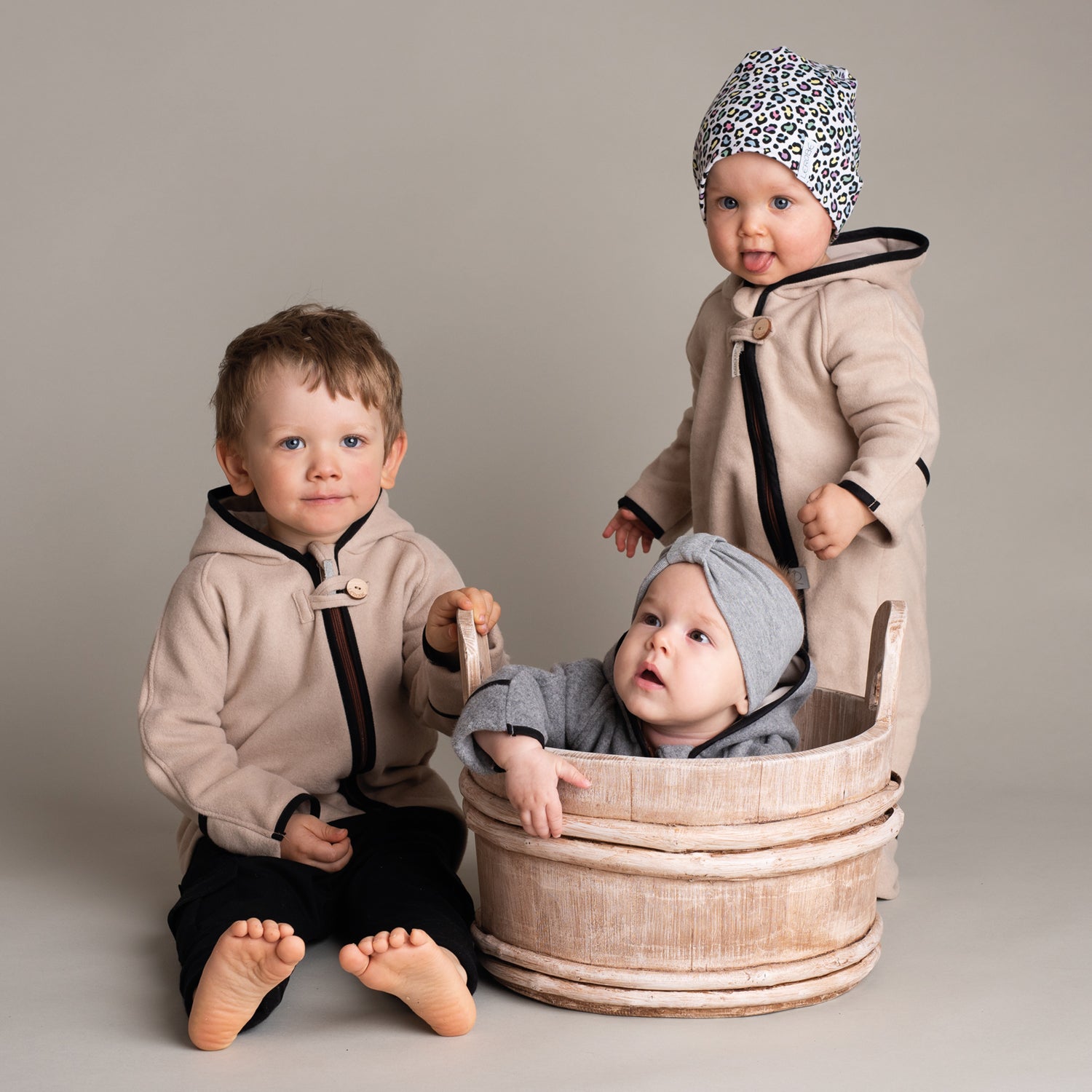 Kleinkinder mit Jacken und Overalls aus Baumwollfleece