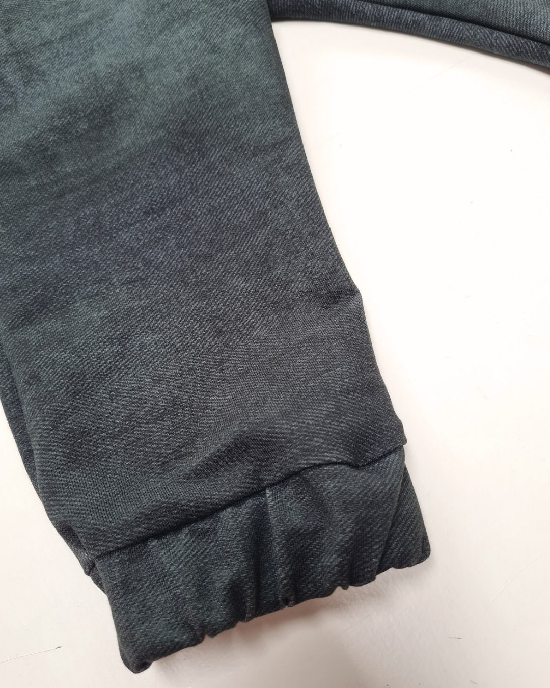 Kinder Cargo-Hose aus Sommersweat – Schwarz, bequem & stylisch