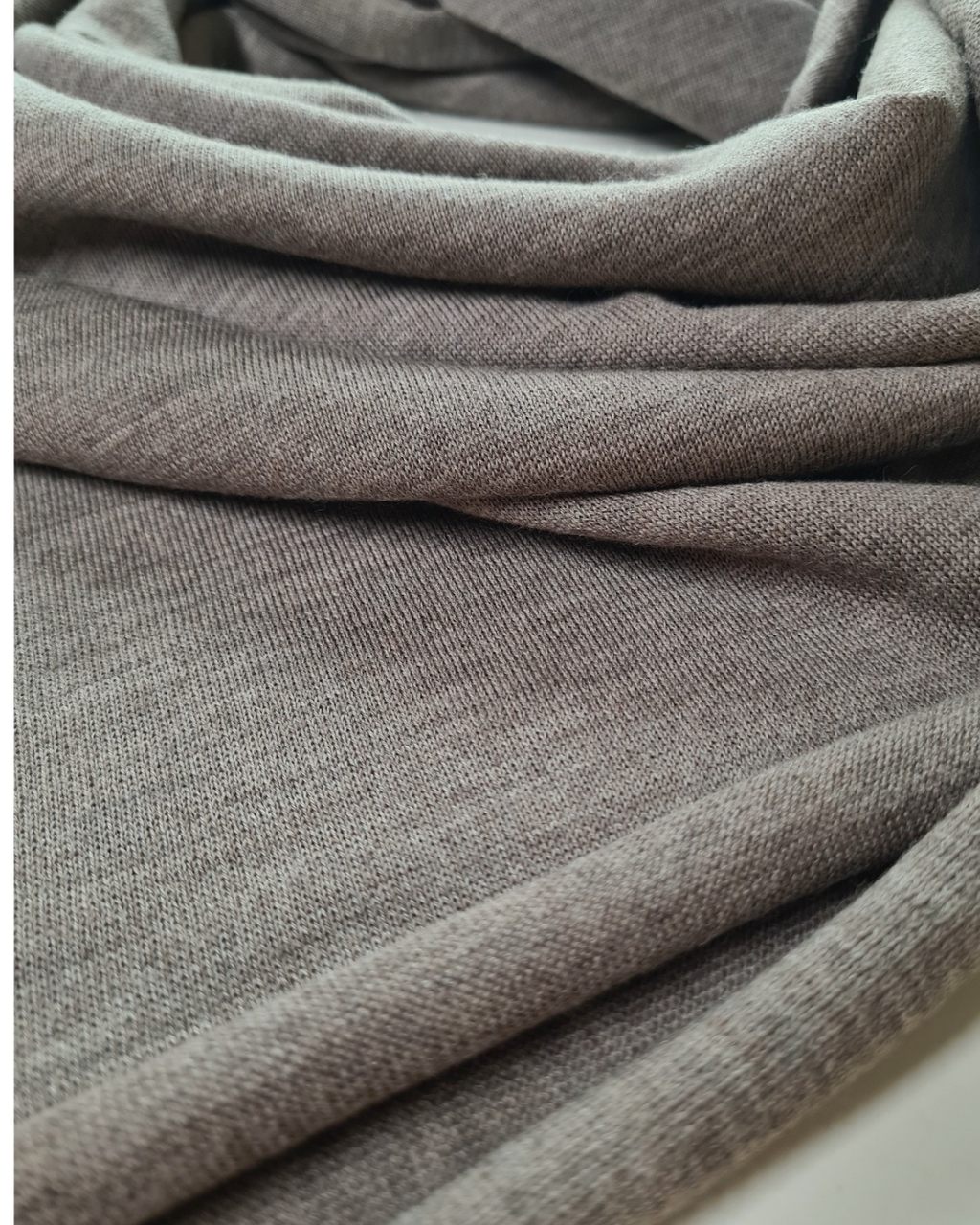 Luxuriöses Merino-Tuch – Leicht, warm & elegant