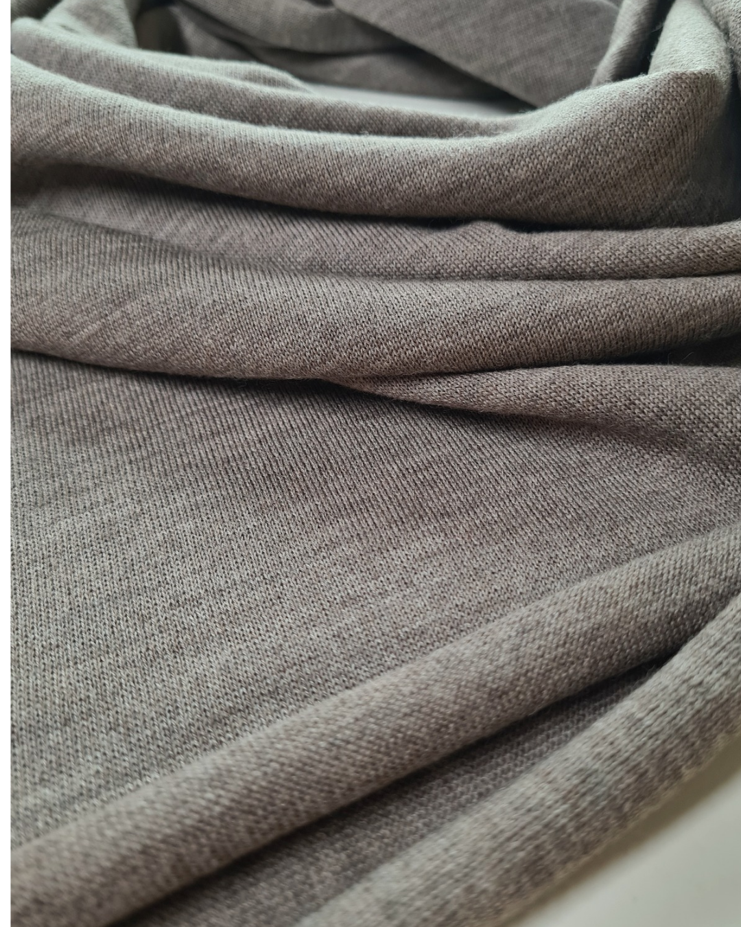 Luxuriöses Merino-Tuch – Leicht, warm & elegant