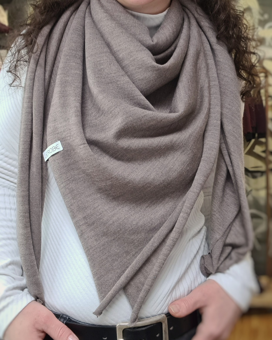 Luxuriöses Merino-Tuch – Leicht, warm & elegant
