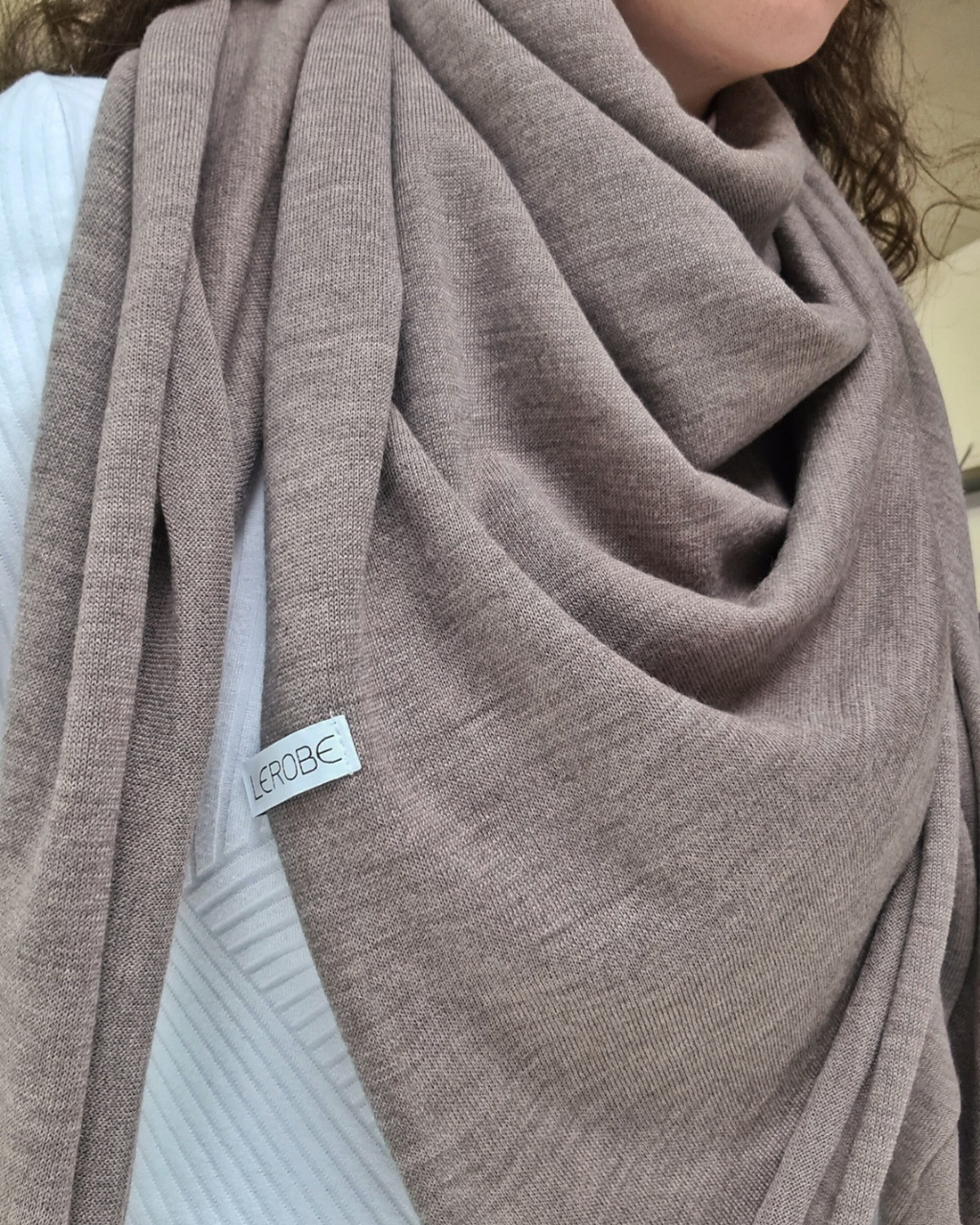 Luxuriöses Merino-Tuch – Leicht, warm & elegant