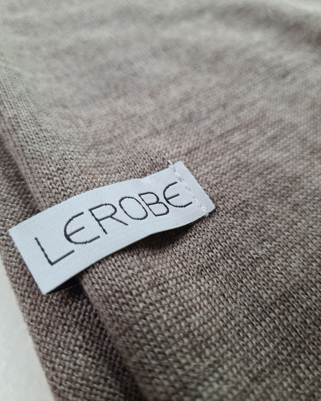 Luxuriöses Merino-Tuch – Leicht, warm & elegant