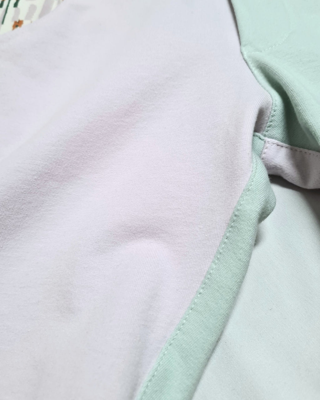 Streetstyle Kids Set – Musselin-Shirt & Color-Blocking Shorts
