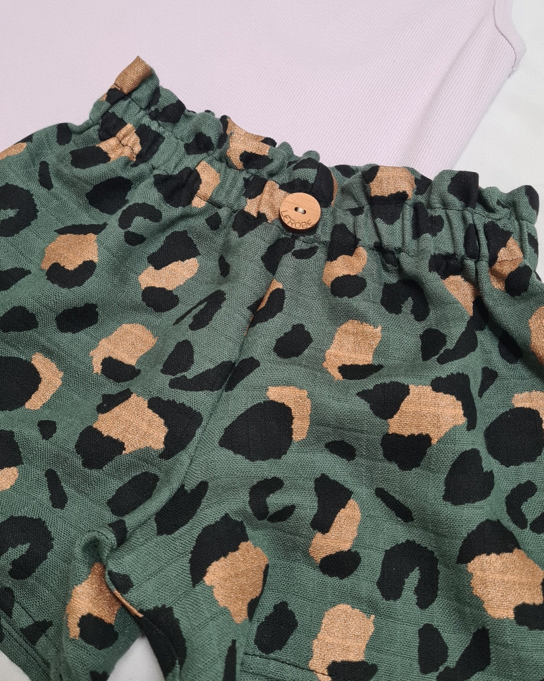 Sommer-Set 3-teilig – Leo Shorts, Rib Top & Kapuzenjacke | Gr. 128/134