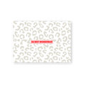 Postkarte Du bist wunderbar in DIN A6 mit Leo Muster und rotem Statement-Schriftzug, 580 g/m² Holzschliffpappe – ideal als Geschenkidee oder Selbstliebe-Karte.
