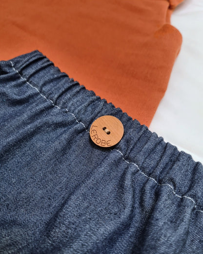 Sommer-Set Baby aus Musselin & Jeans | Kleid zum Binden + Windelhöschen | Größe 62/68 – Handgemacht aus 100% Baumwolle