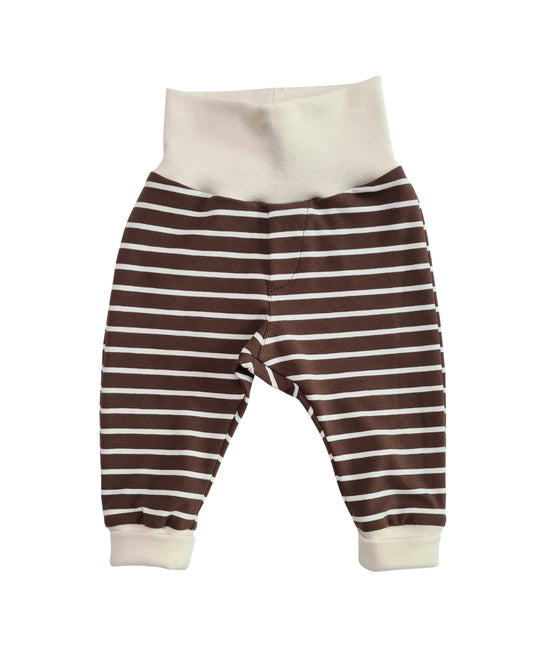 Babyhose aus Bio-Baumwolle – Streifenlook in Trendfarbe Braun (Gr. 56–68)
