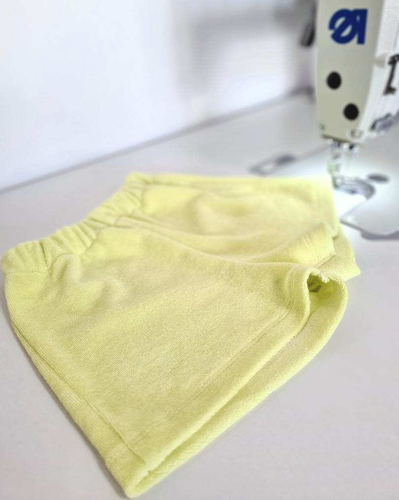Frottee-Short Kinder „Mellow Green“ Gr. 62–104 – Bio Baumwolle