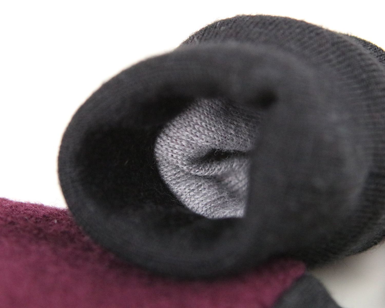 Warme Baby Fäustlinge: Handgearbeitet aus Wolle mit praktischer Schnur