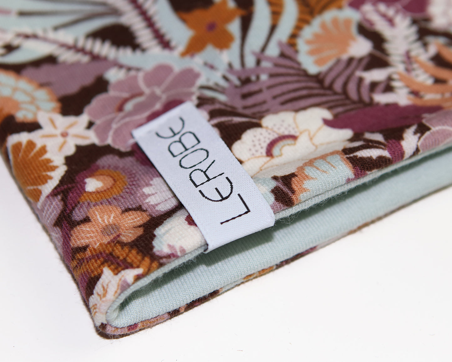 Beaniemütze mit besonderem Blumenprint